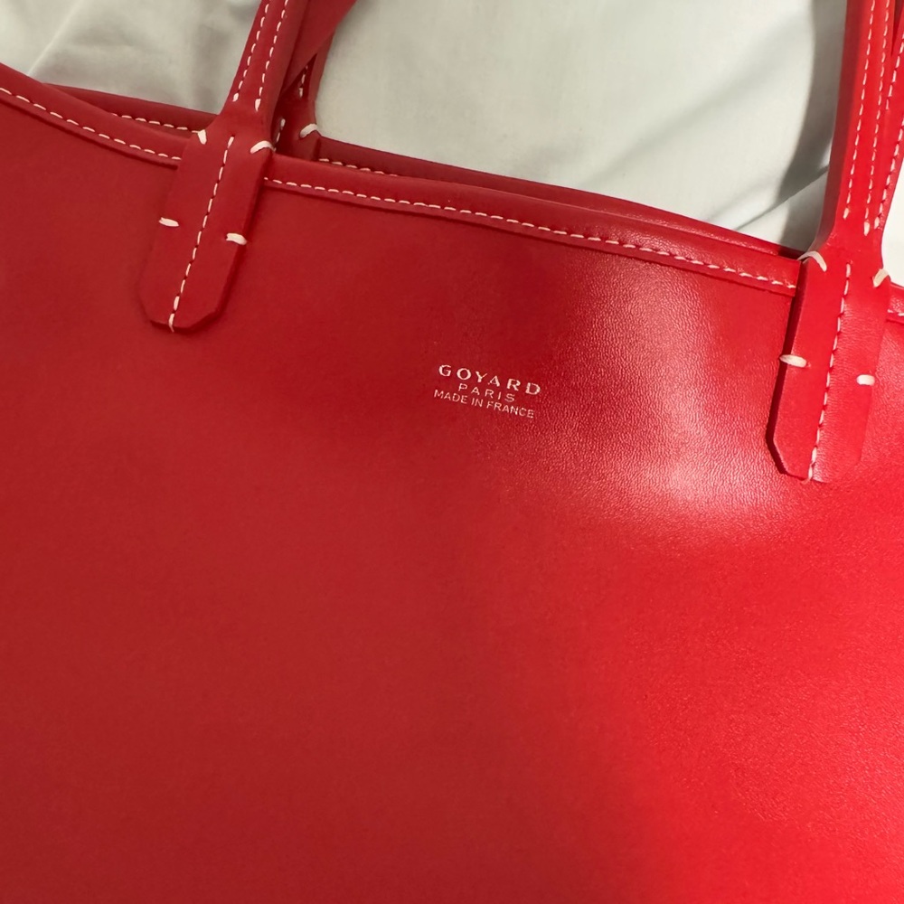 Red Leather Tote with Classic Design and Minimalist Stitching